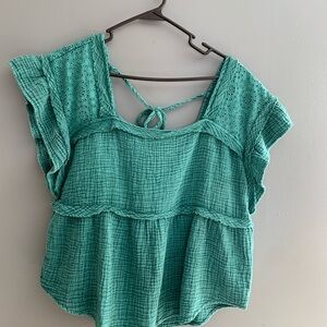 Maurice’s top size large